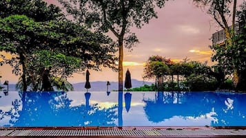 Outdoor pool, pool loungers