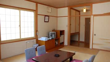 In-room safe, desk, free WiFi, bed sheets