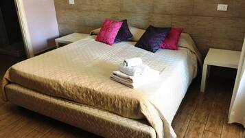 Chambre Double, balcon | Literie de qualité supérieure, coffres-forts dans les chambres