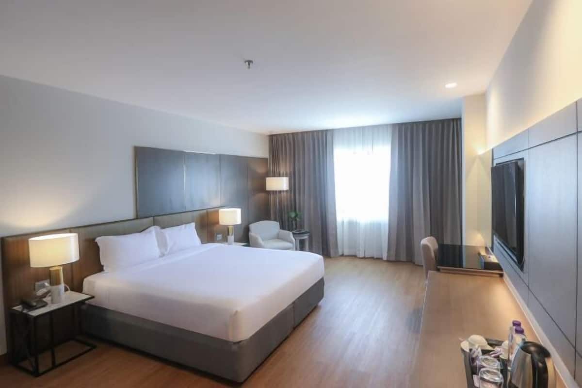 1 bedroom, minibar, desk, blackout drapes