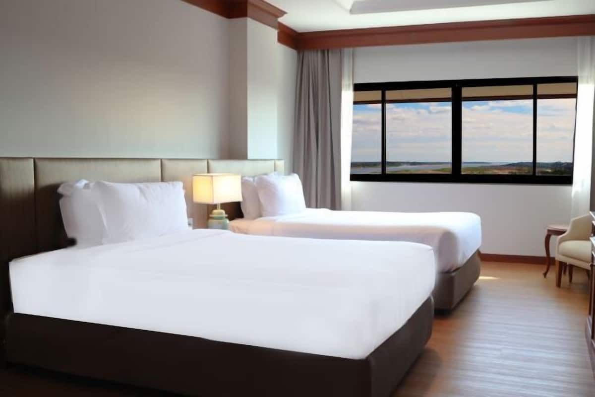 1 bedroom, minibar, desk, blackout drapes
