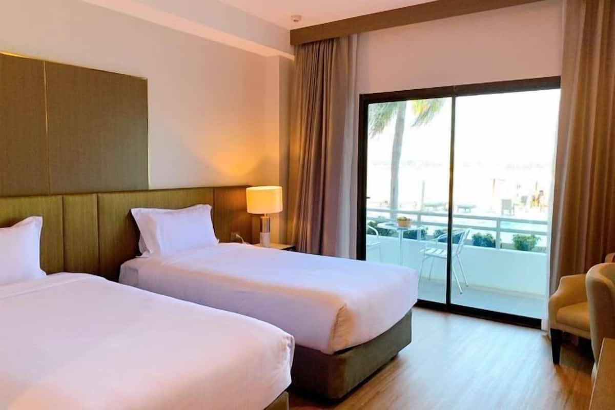 1 bedroom, minibar, desk, blackout drapes