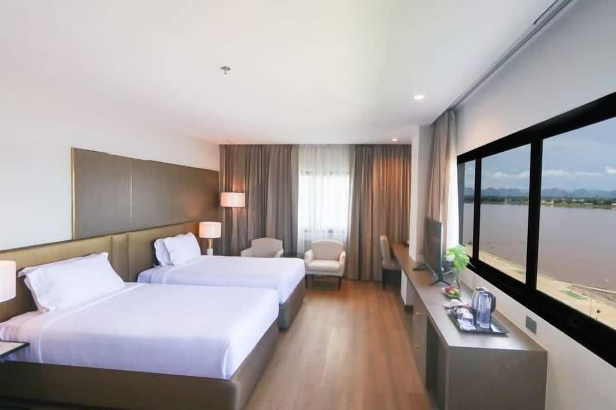 1 bedroom, minibar, desk, blackout drapes