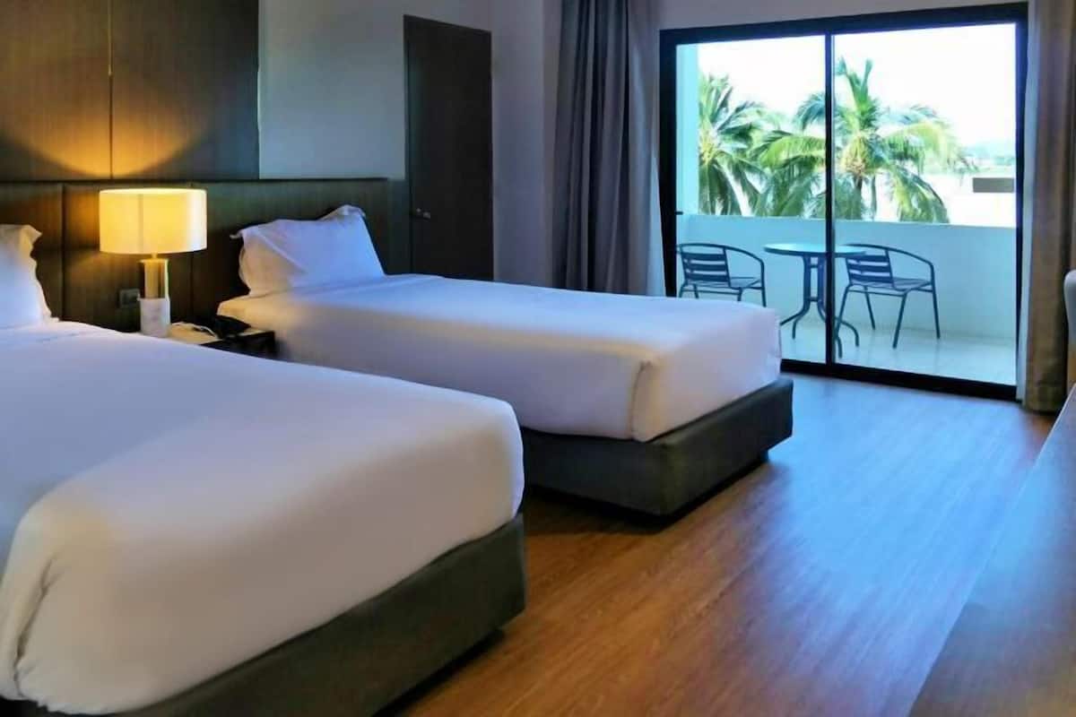 1 bedroom, minibar, desk, blackout drapes