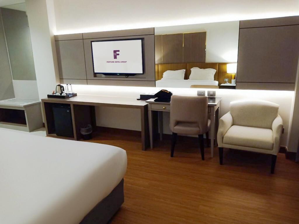 Minibar, desk, blackout curtains, free WiFi