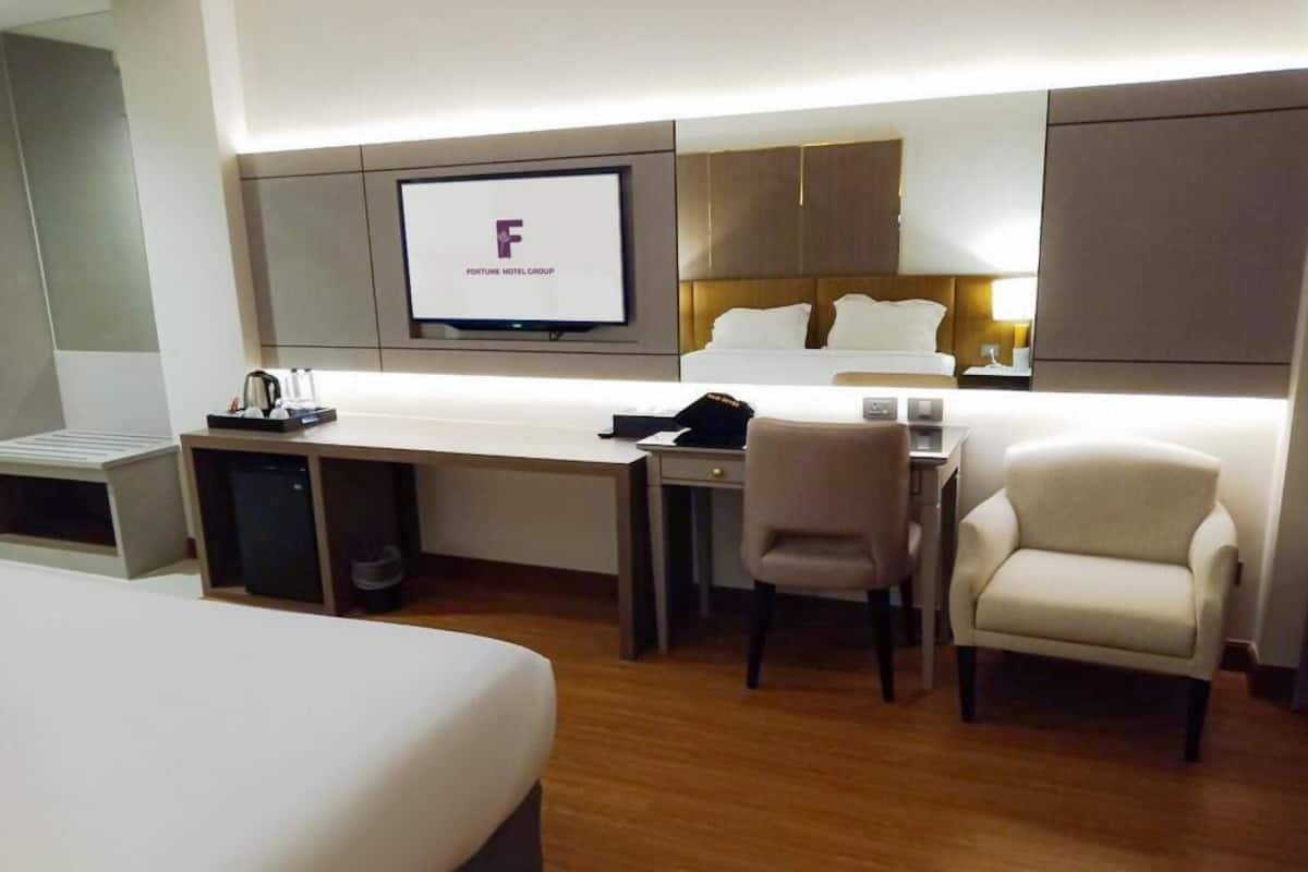 Minibar, desk, blackout curtains, free WiFi