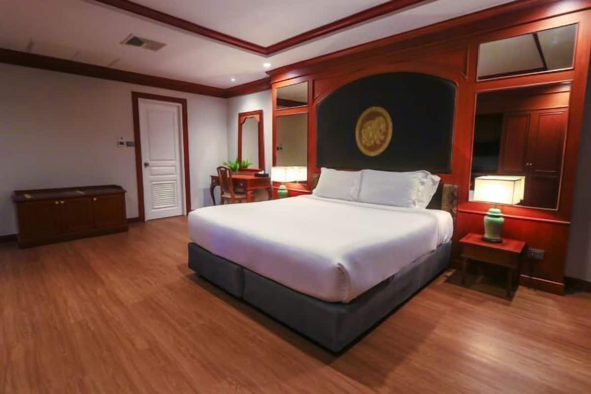 1 bedroom, minibar, desk, blackout drapes