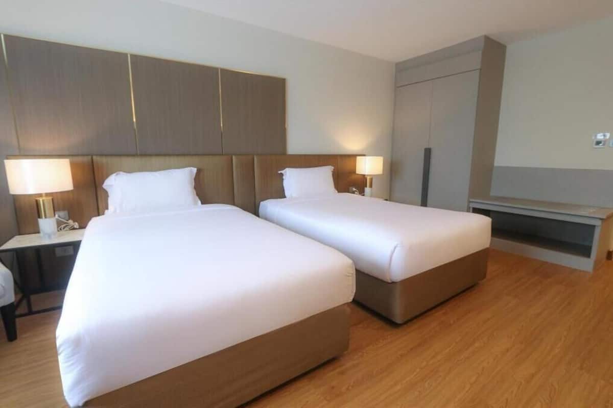 Minibar, desk, blackout curtains, free WiFi