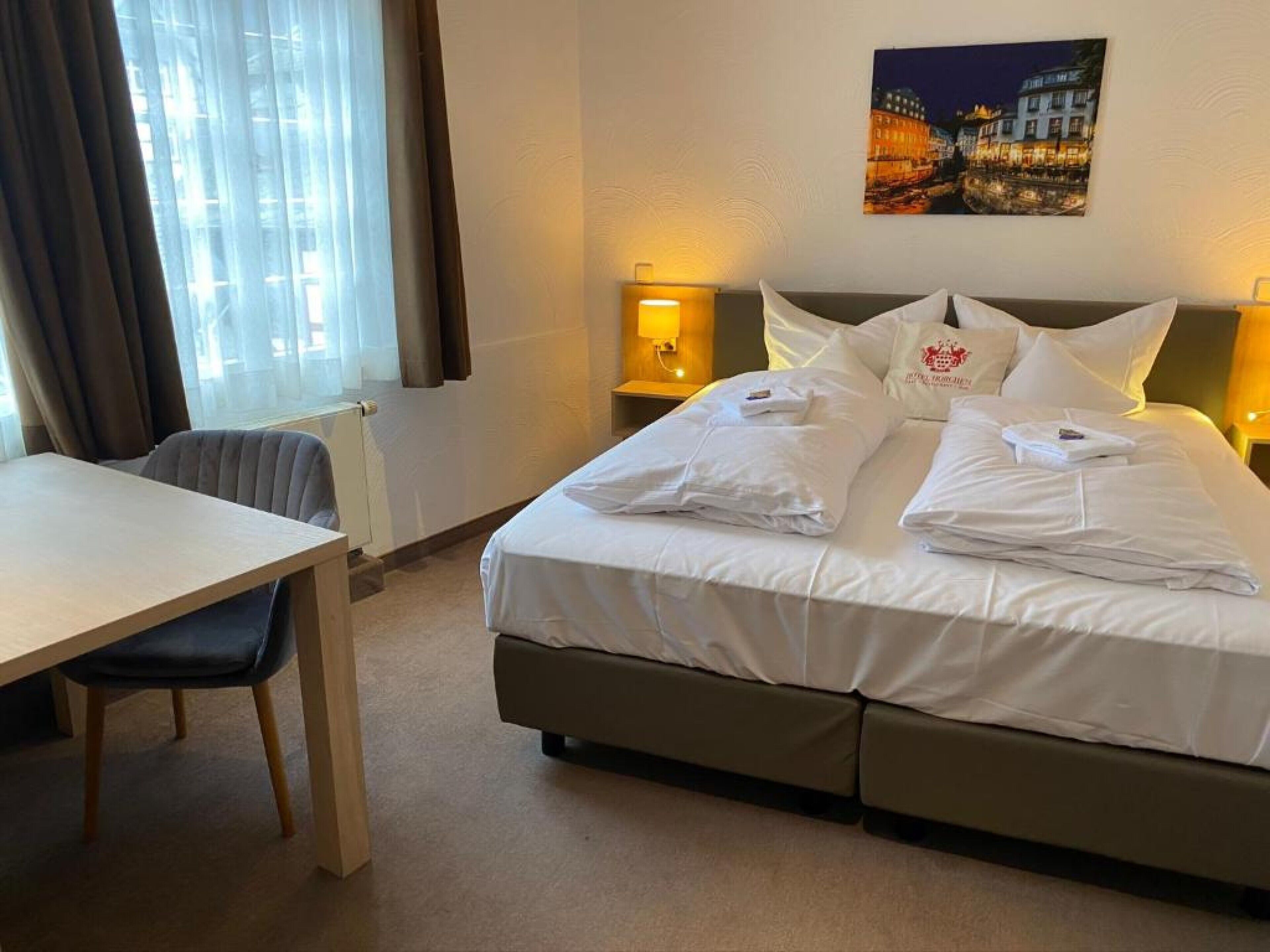 standard double room | desk, cots/infant beds, free wifi, bed sheets