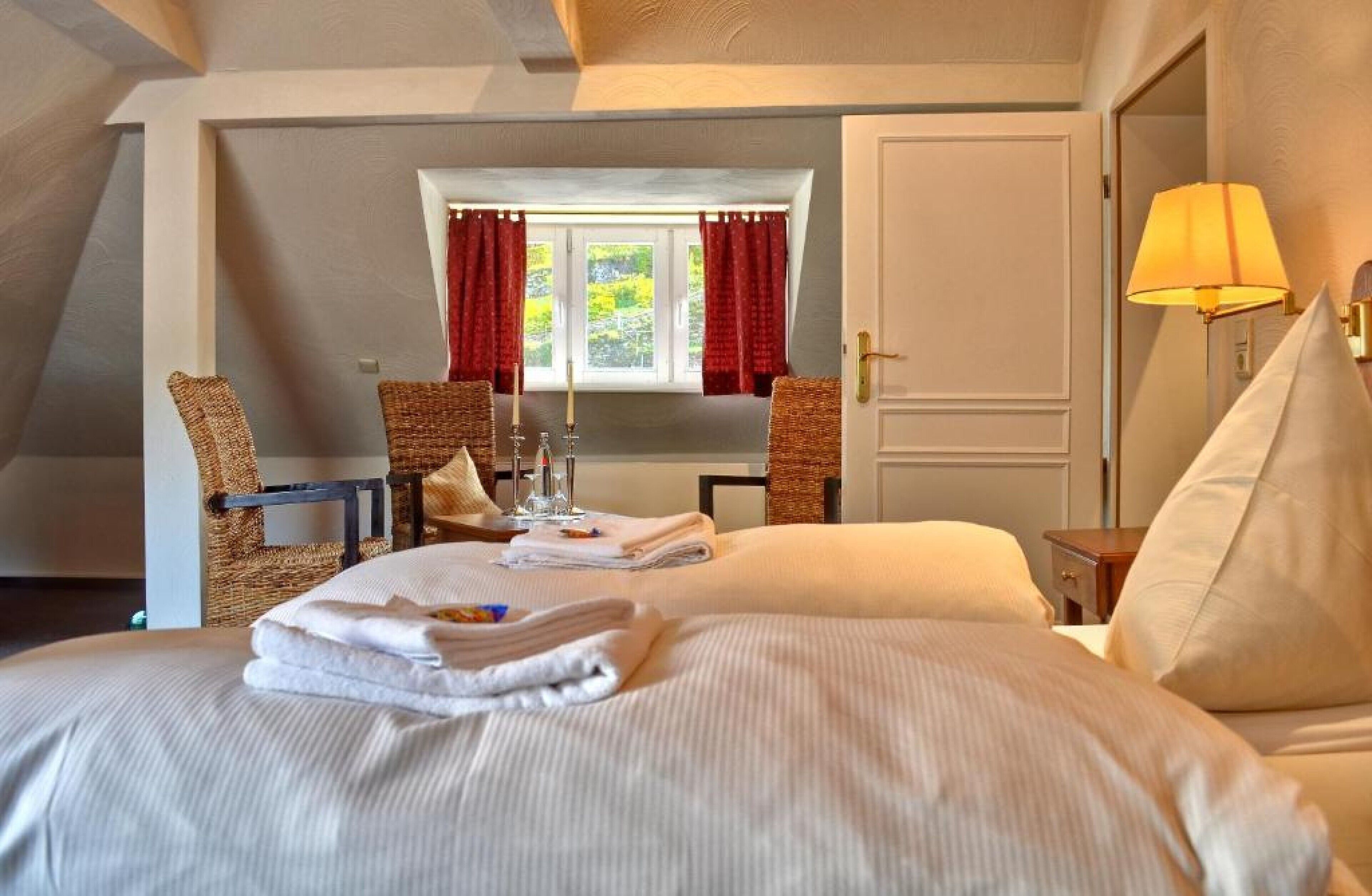 suite, 2 bedrooms | desk, cots/infant beds, free wifi, bed sheets