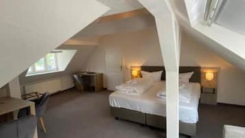 Suite, 2 Schlafzimmer | Schreibtisch, Babybetten, kostenloses WLAN, Bettwäsche