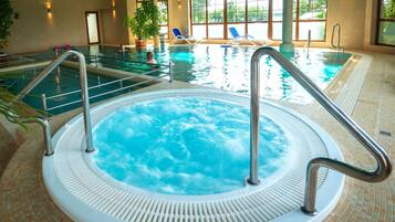 Indoor spa tub