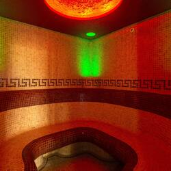 Un sauna, baño turco, baño turco/hammam, hidroterapia, aromaterapia