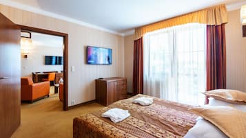 Premium bedding, minibar, in-room safe, desk
