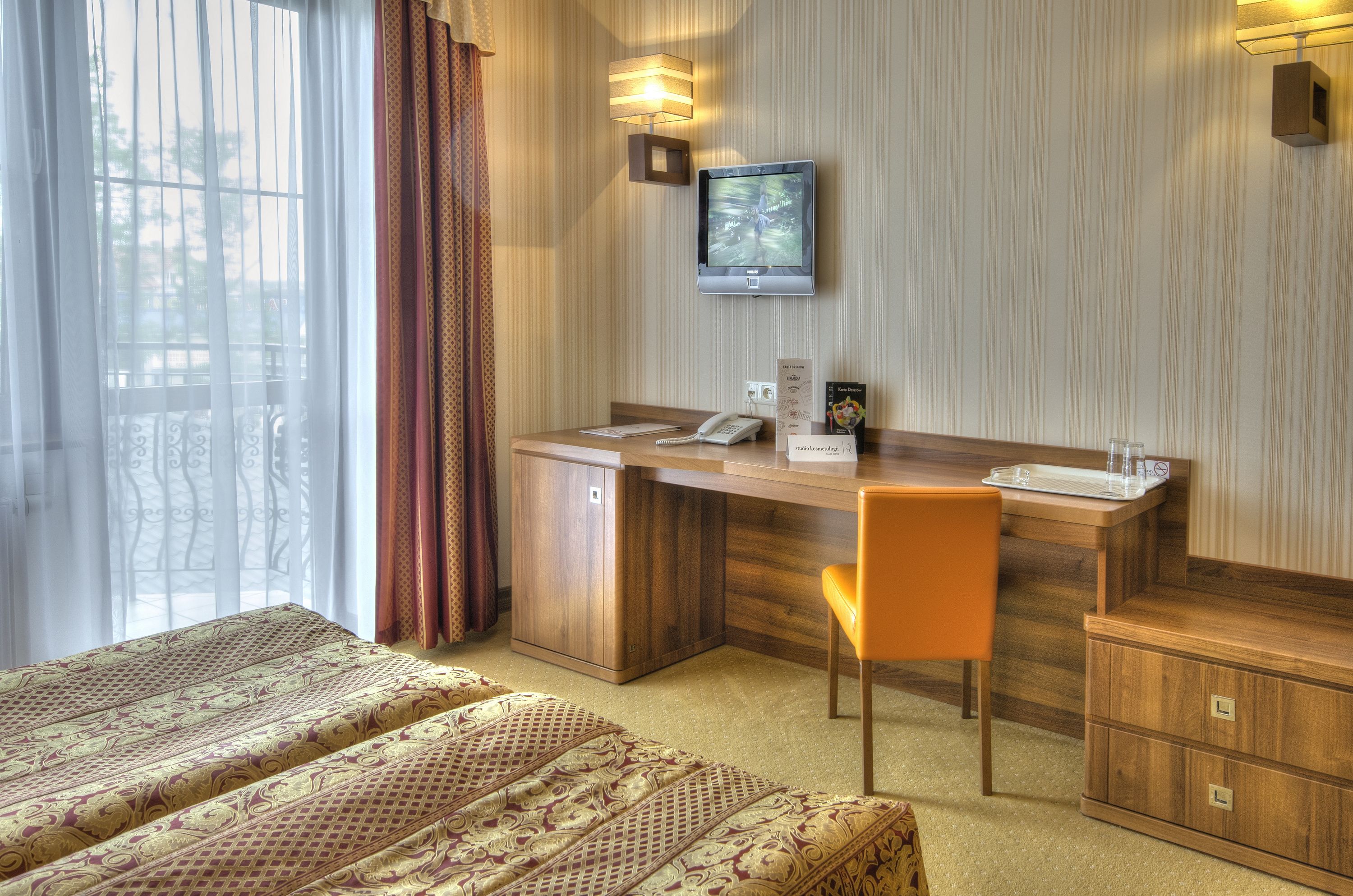 1 bedroom, premium bedding, minibar, in-room safe