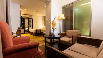 Royal Suite Kitchenette Double Occupancy | 1 habitación, ropa de cama de alta calidad y minibar