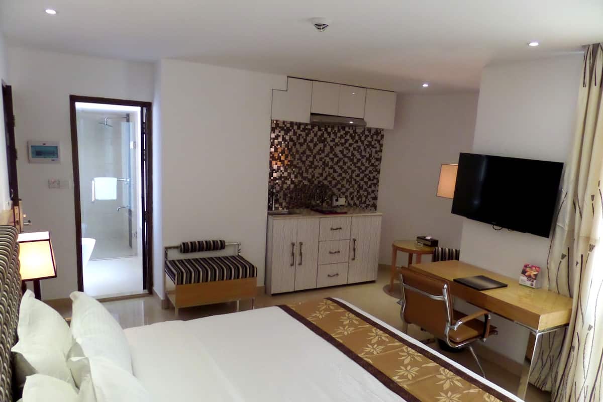 1 bedroom, premium bedding, minibar, in-room safe