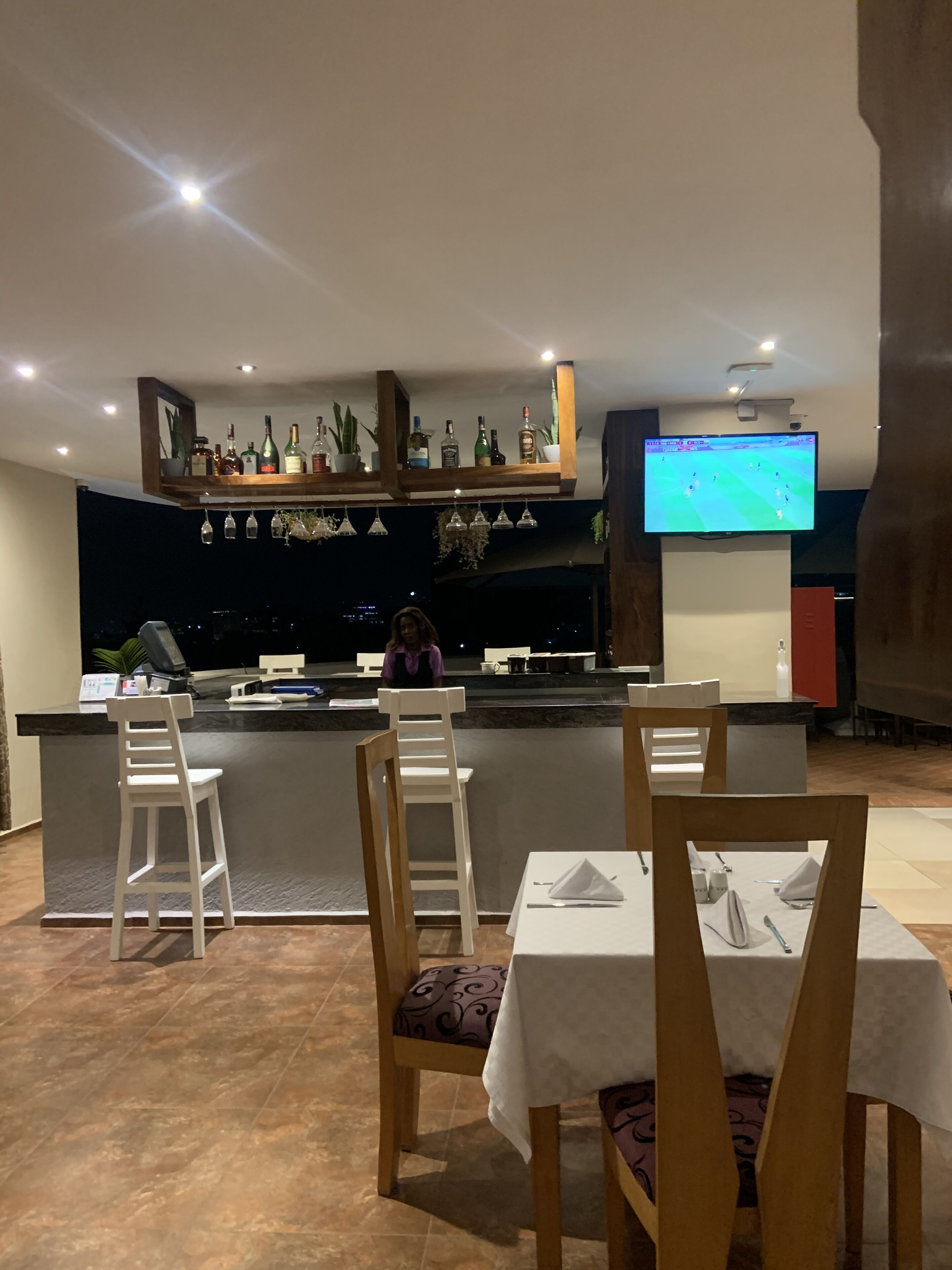 breakfast, lunch and dinner served