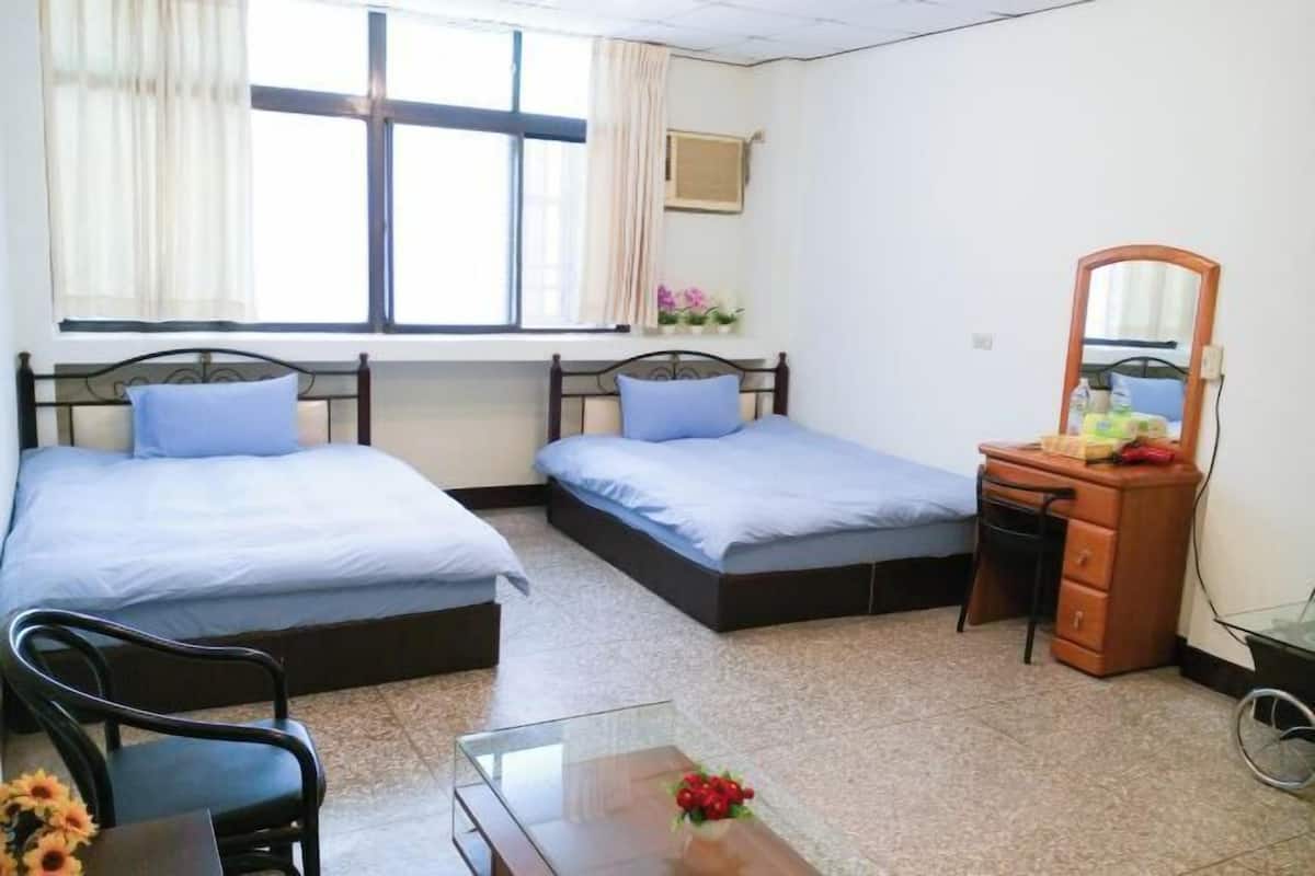 Down duvets, free WiFi, bed sheets