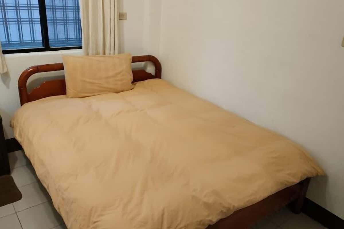Down duvets, free WiFi, bed sheets