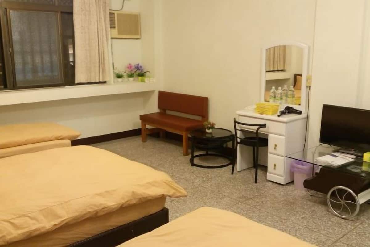 Down duvets, free WiFi, bed sheets