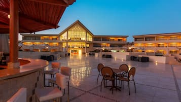 Poolside bar
