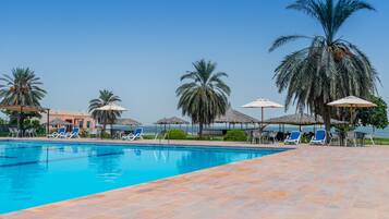 Outdoor pool, pool umbrellas, sun loungers