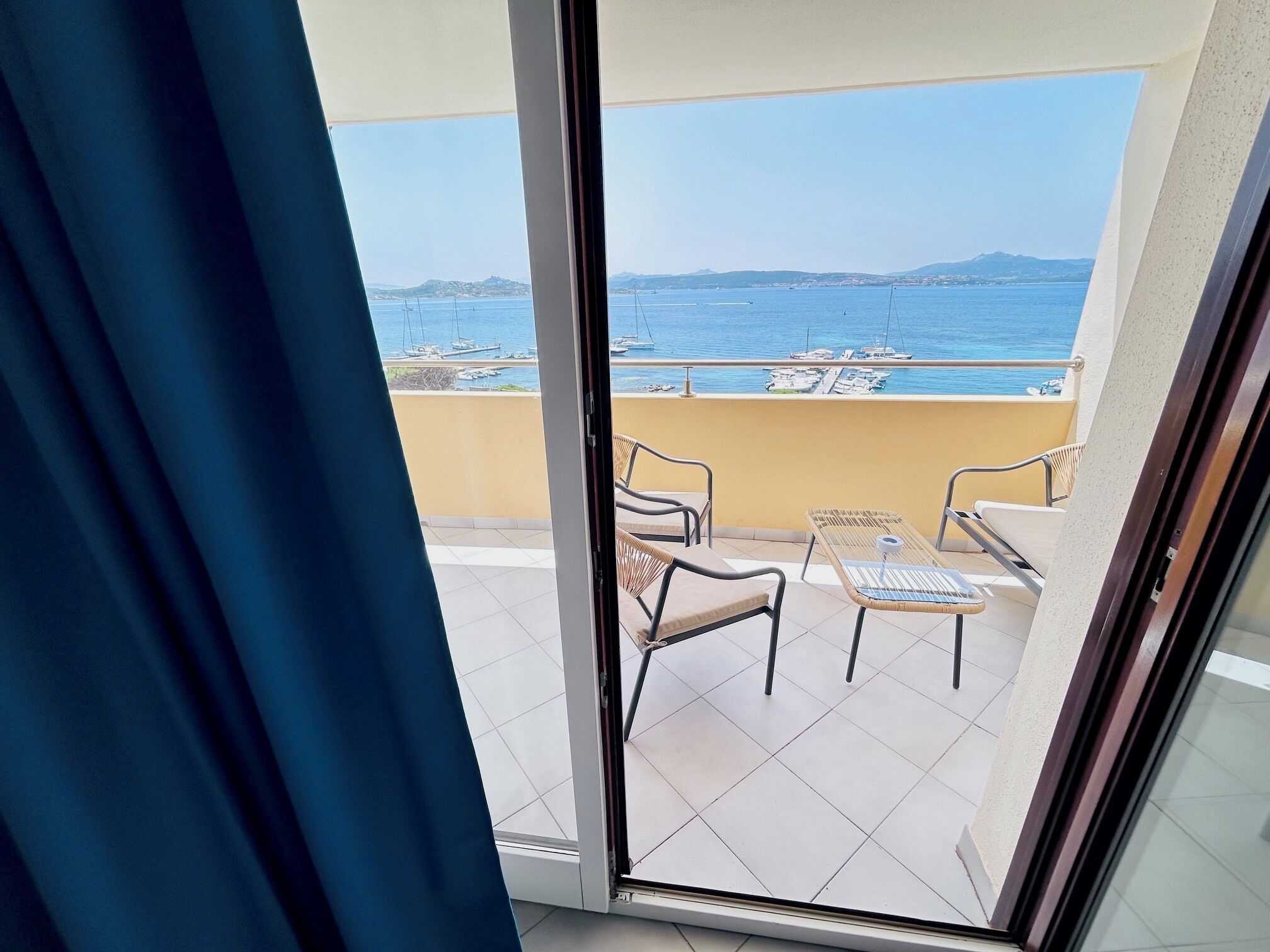 Chambre Familiale, vue mer | Terrasse/Patio