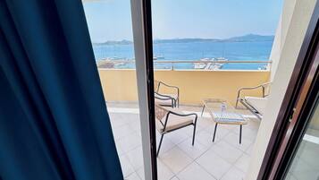 Familienzimmer, Meerblick | Terrasse/Patio