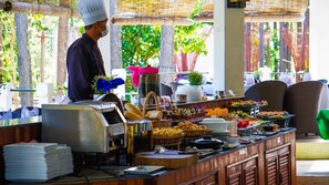 Free daily buffet breakfast
