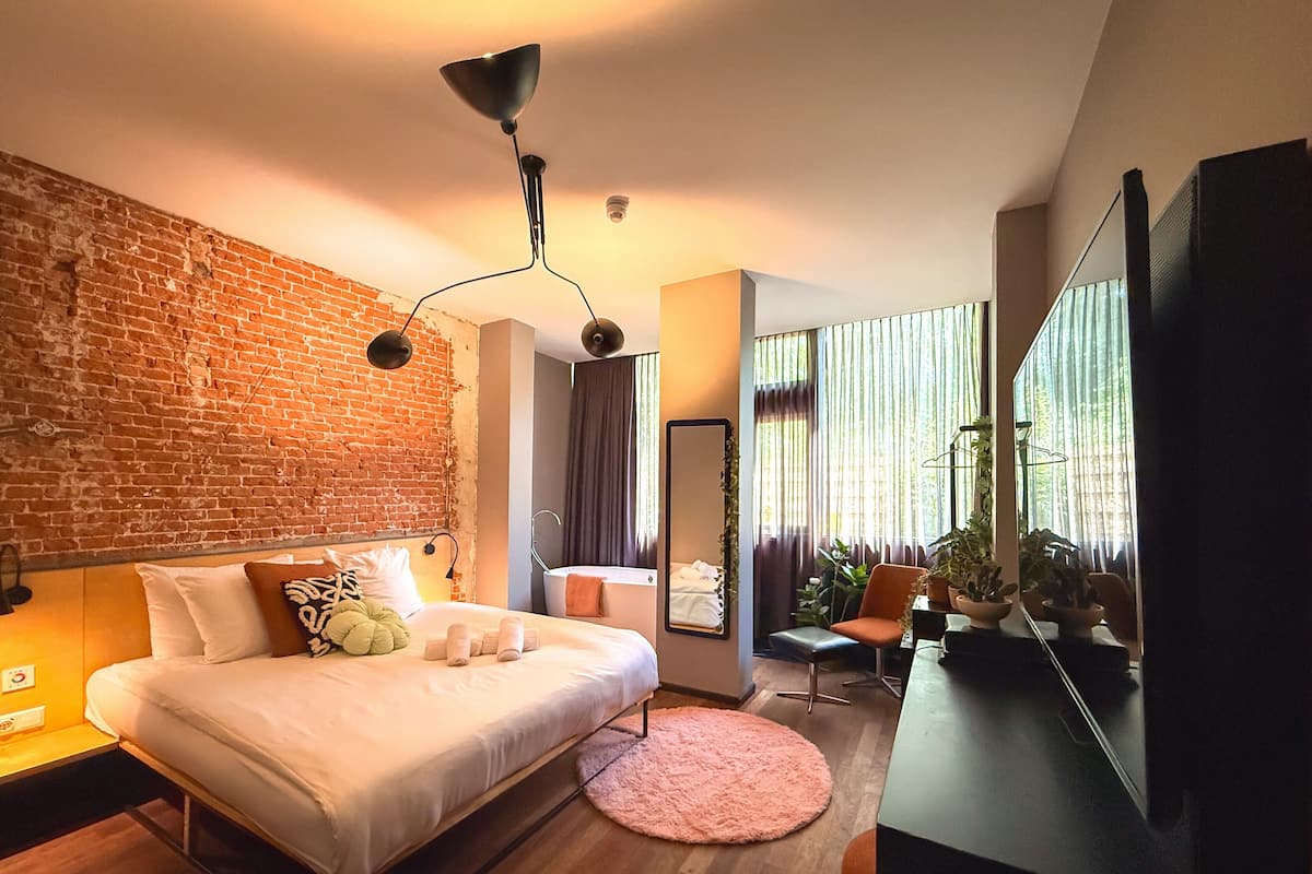 Deluxe Suite