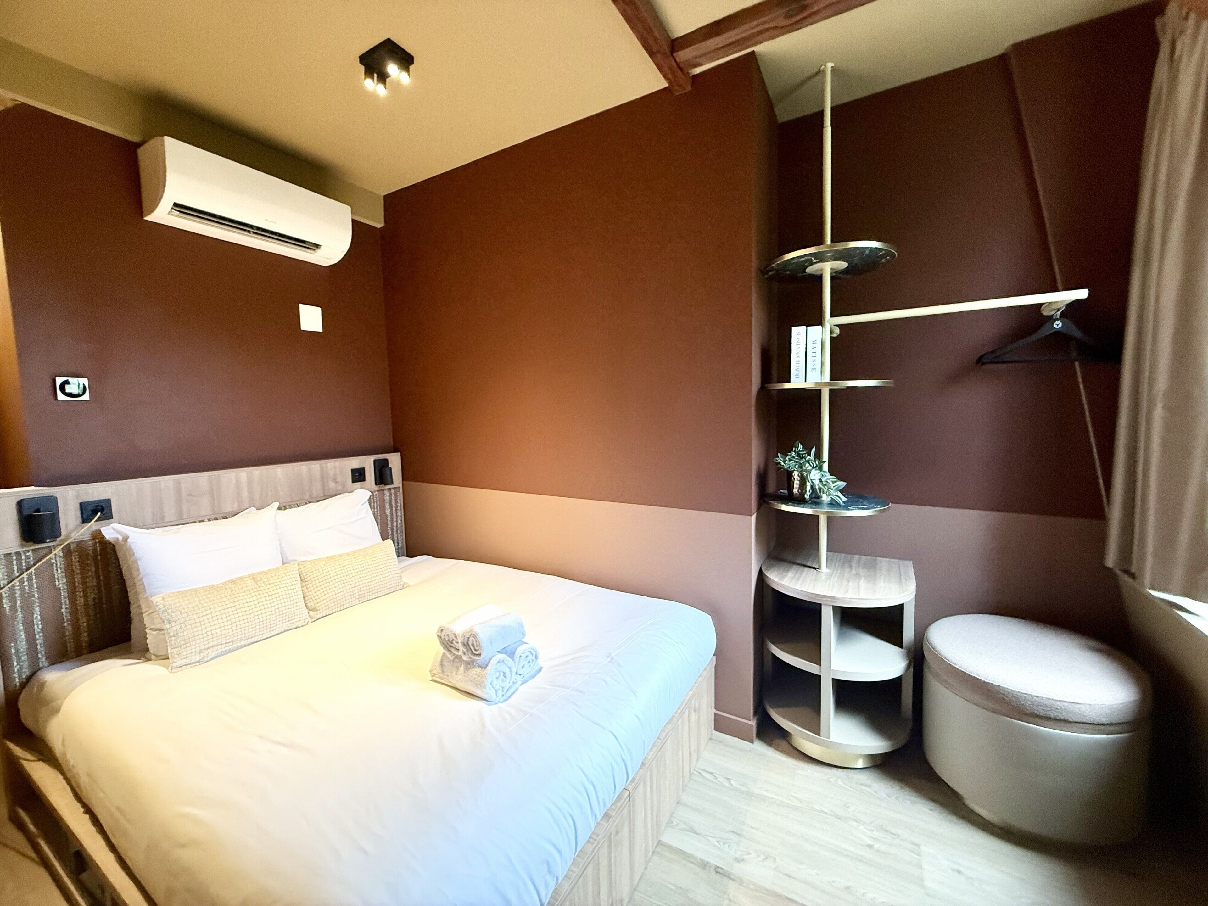 Boutique Superior Double Room | In-room safe, desk, blackout drapes, soundproofing