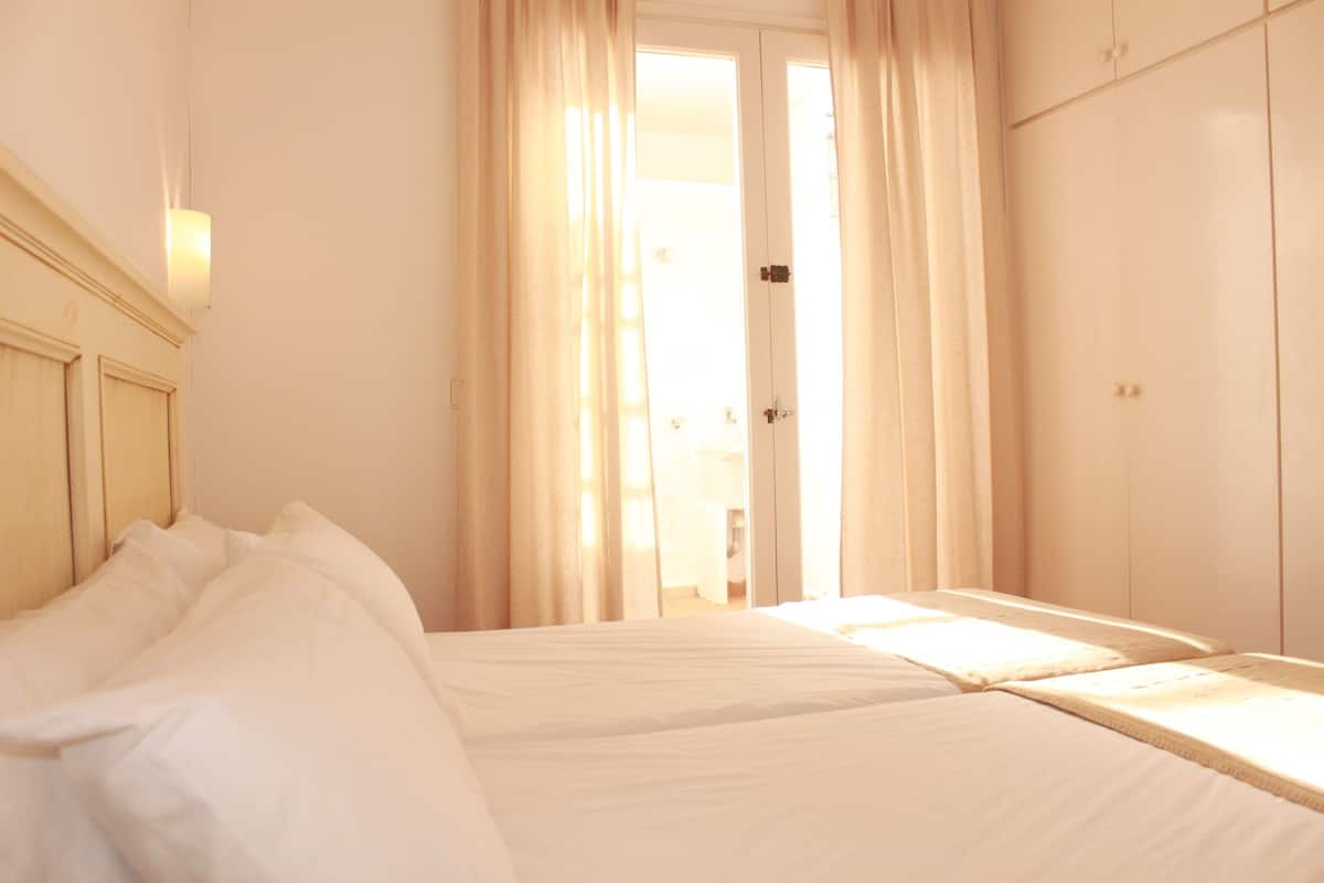 2 bedrooms, desk, laptop workspace, blackout drapes