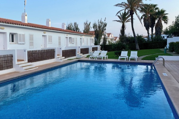 2 outdoor pools