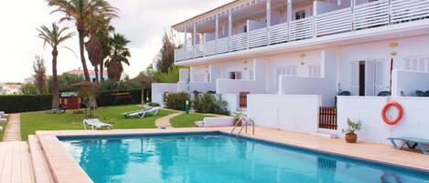 2 piscinas al aire libre