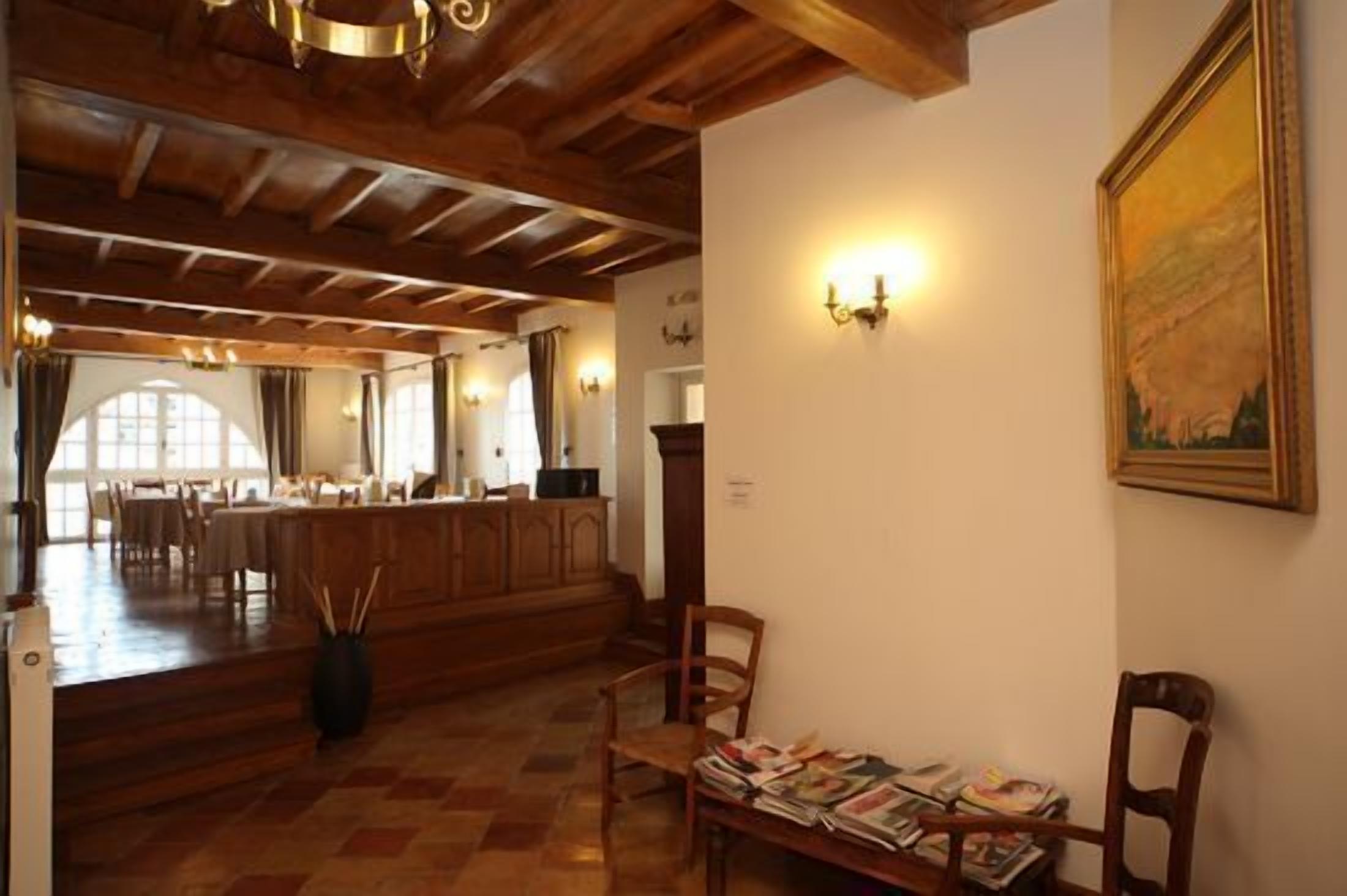 daily continental breakfast (eur 11 per person)