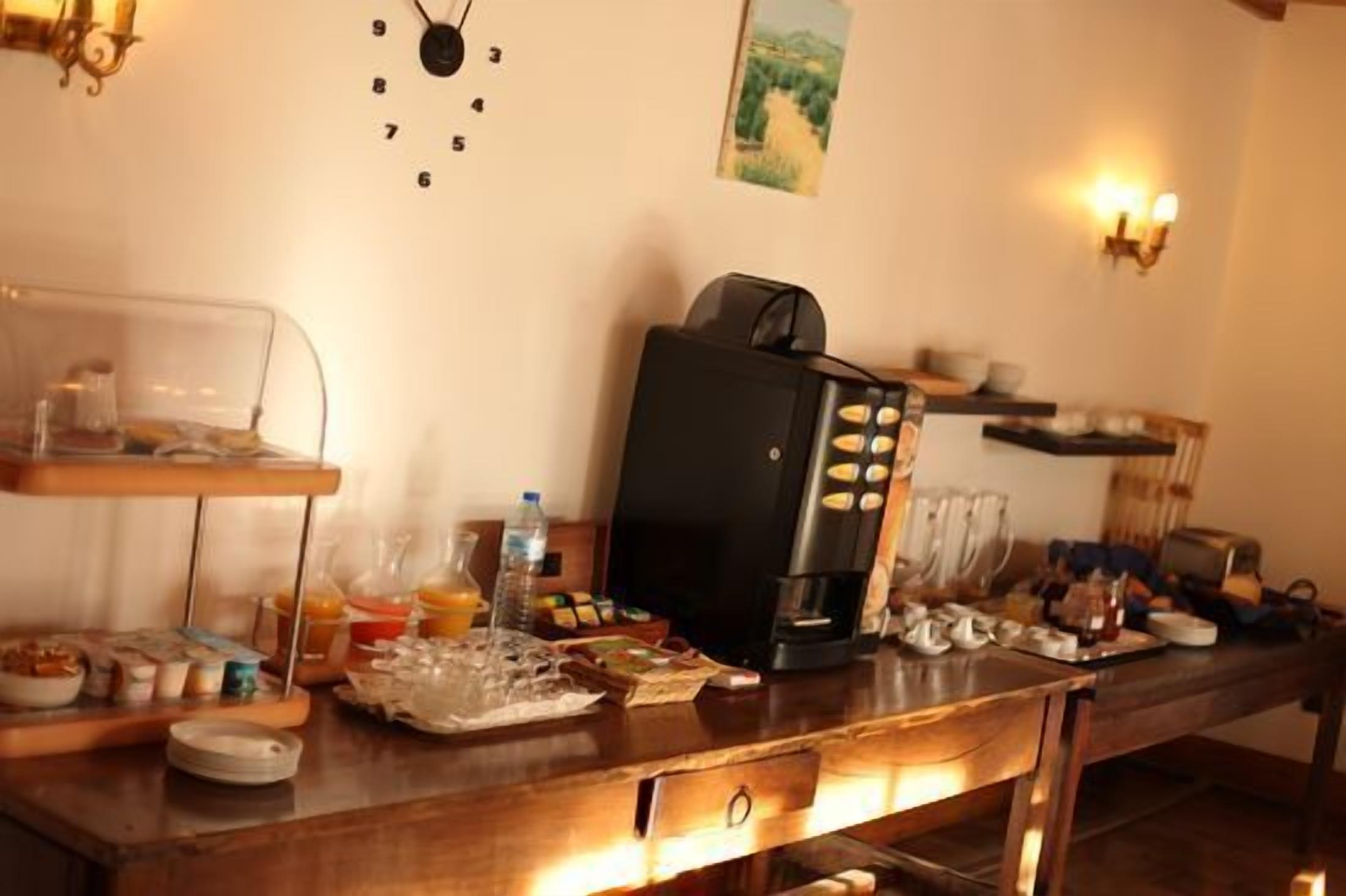 daily continental breakfast (eur 11 per person)