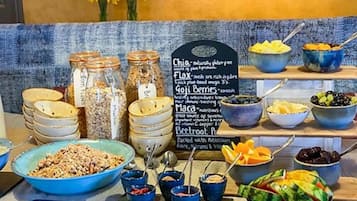 Daily cooked-to-order breakfast (GBP 12.00 per person)