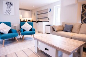 Apartment, 2 Bedrooms | Living area