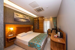 Egyptian cotton sheets, premium bedding, down comforters, pillowtop beds - Grand Palace Hotel (Istanbul)