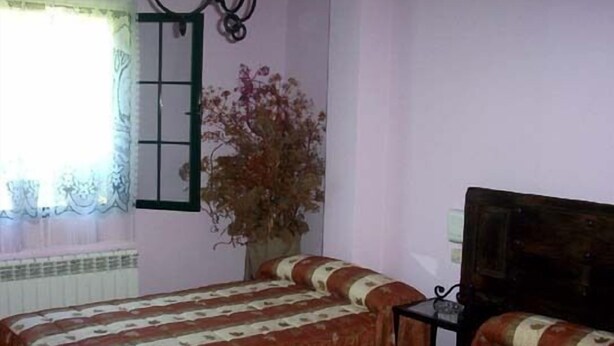 Room - Hostal Rural El Manantial De Gredos (El Arenal)