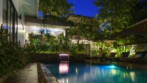 Outdoor pool, pool umbrellas, sun loungers
