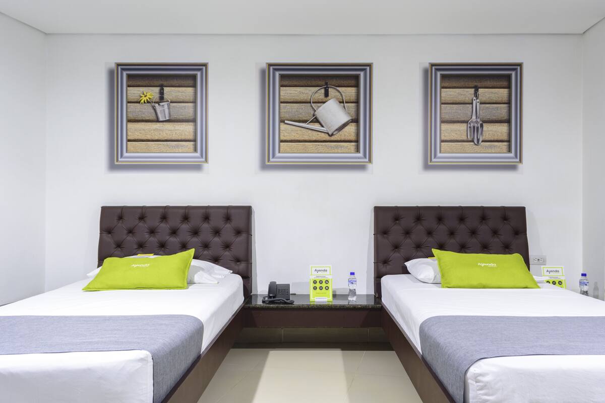 Twin Room | Desk, free WiFi, individually decorated, bed sheets