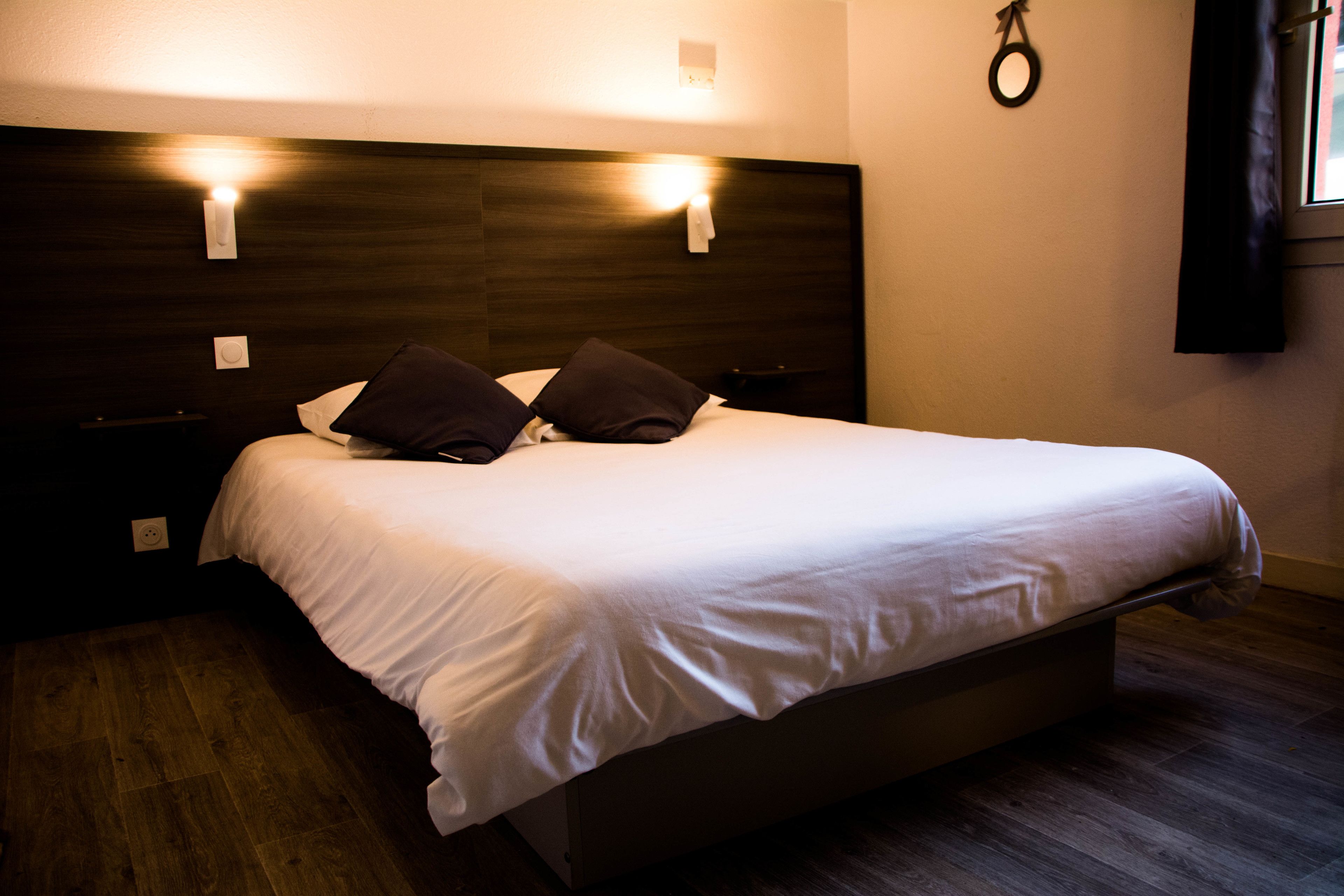 مكتب وتجهيزات عازلة للصوت وأسرّة أطفال/رضّع (مجانًا) وواي فاي مجانًا