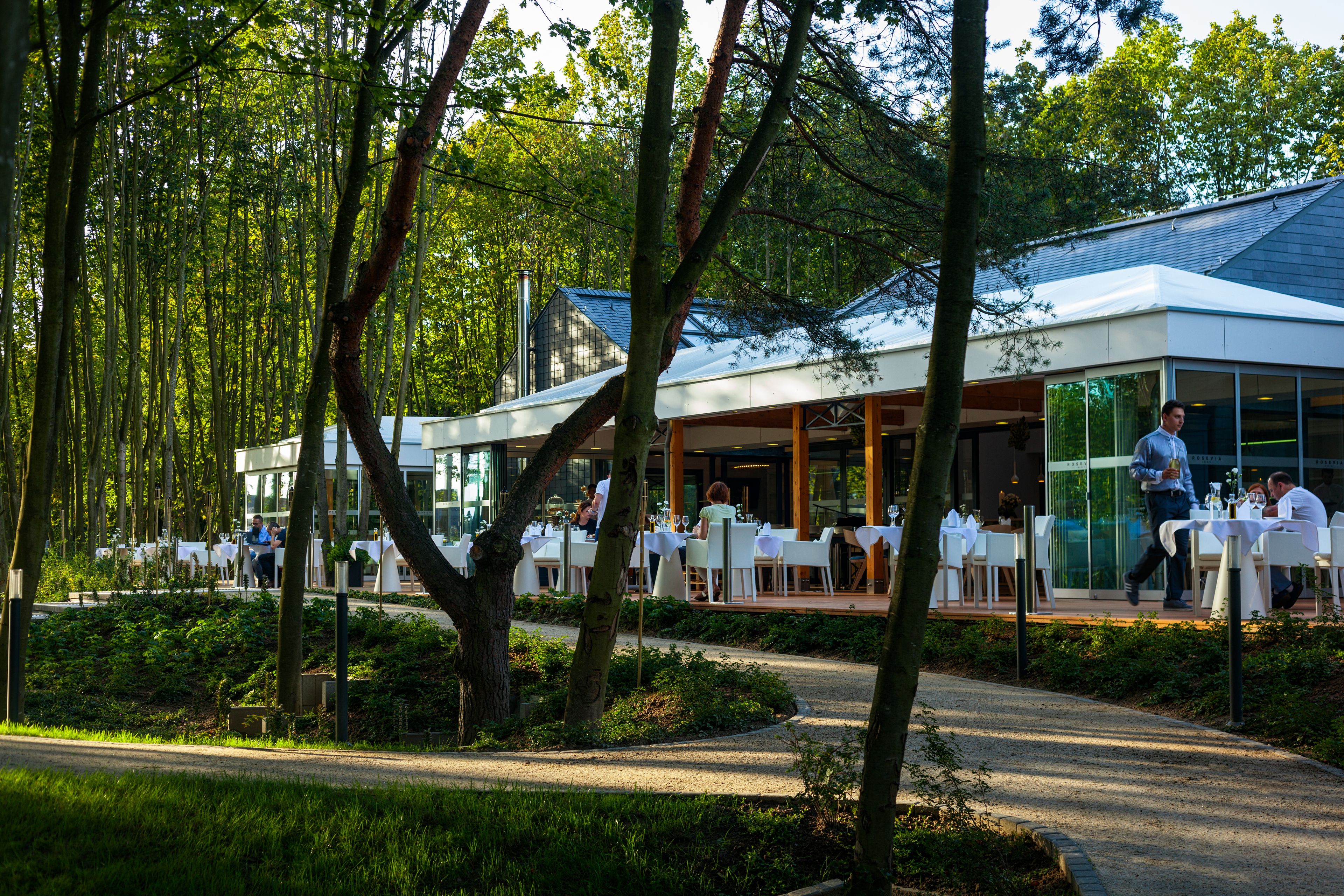 المنشأة من الخارج