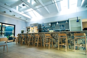 Bar (en el alojamiento)