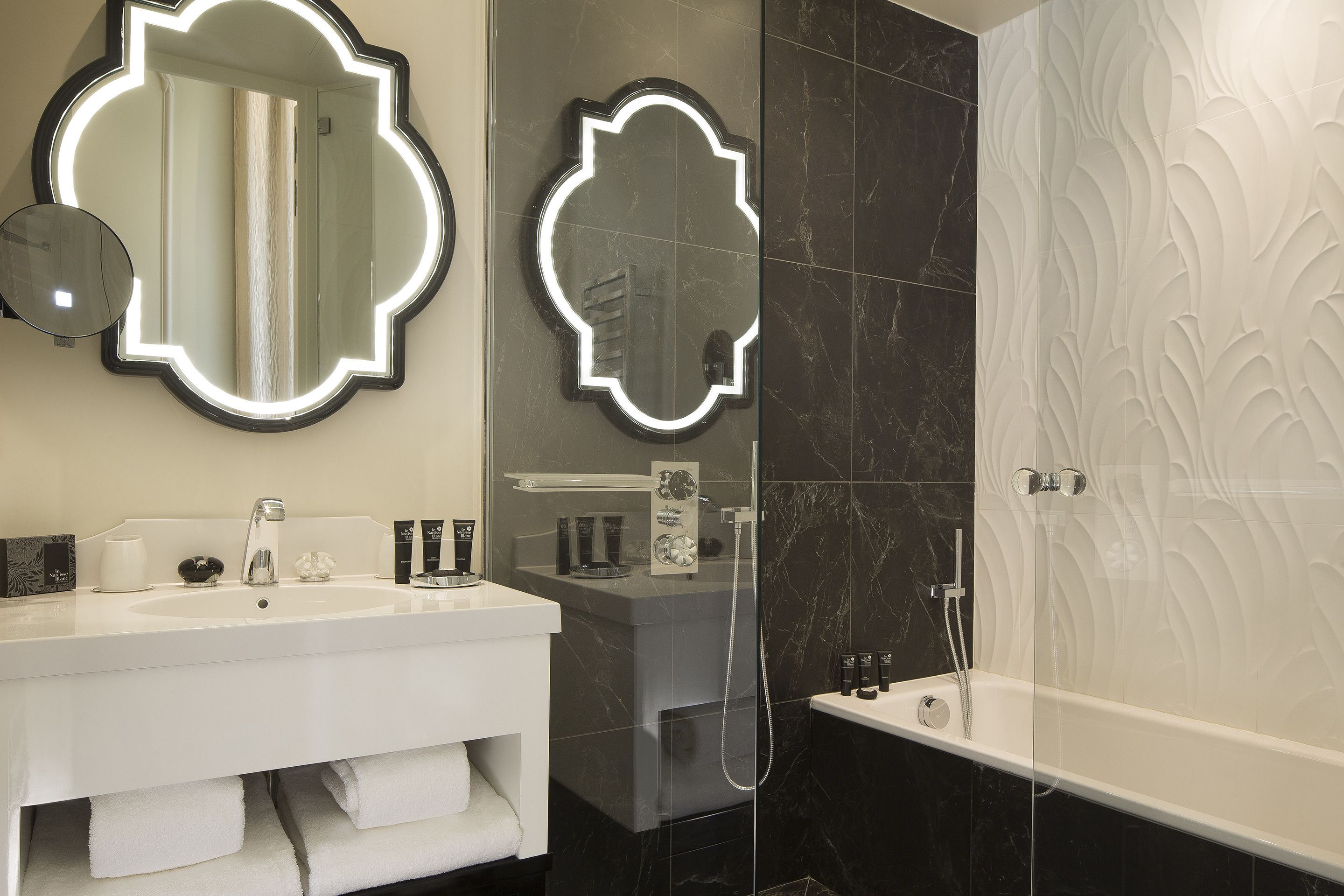 executive double room | bathroom | free toiletries, hair dryer, bathrobes, slippers