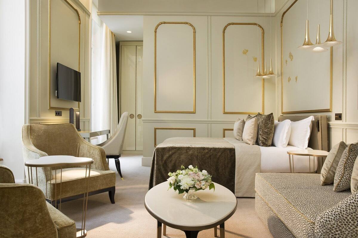 Ropa de cama de alta calidad, colchones con pillow-top y minibar 