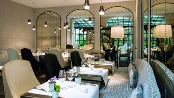 Desayuno buffet (EUR 39 por persona)