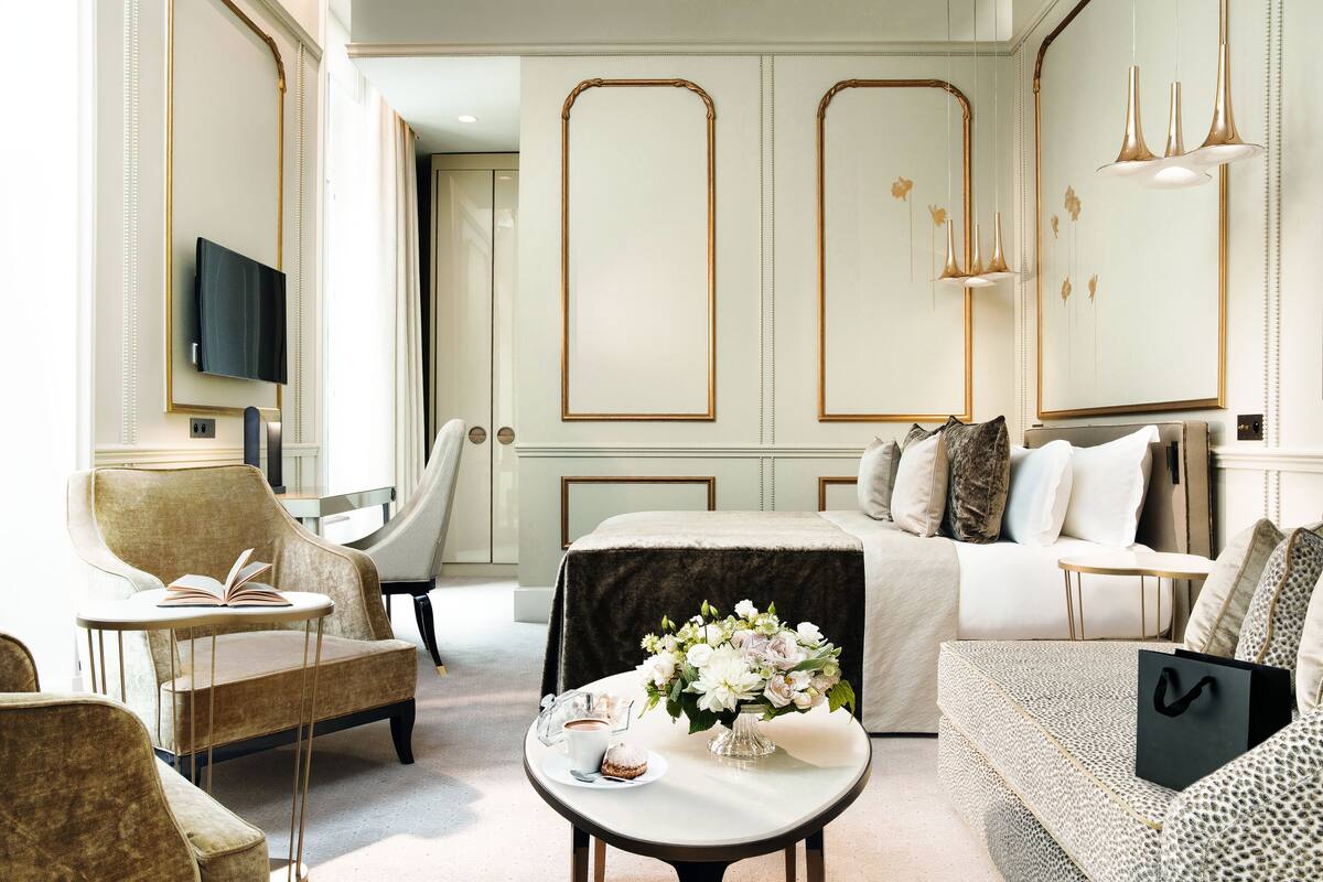 Ropa de cama de alta calidad, colchones con pillow-top y minibar 